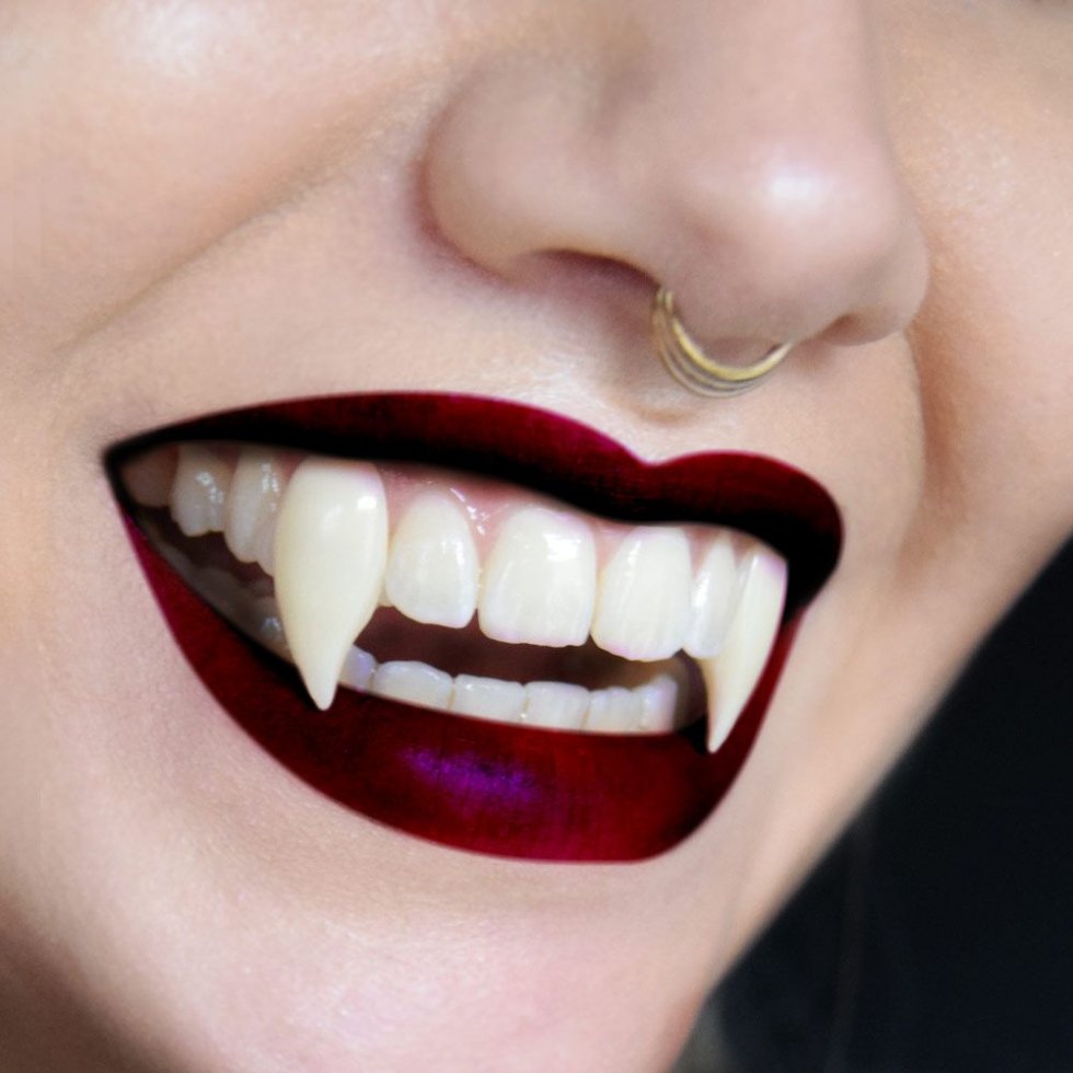 vampyro dantys Helovino vakarėlio iltims