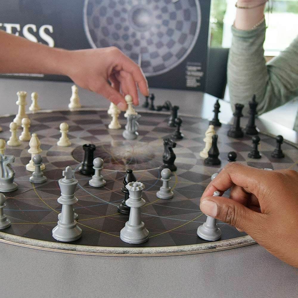 apvalūs šachmatai apskritas 3 asmenys vyras