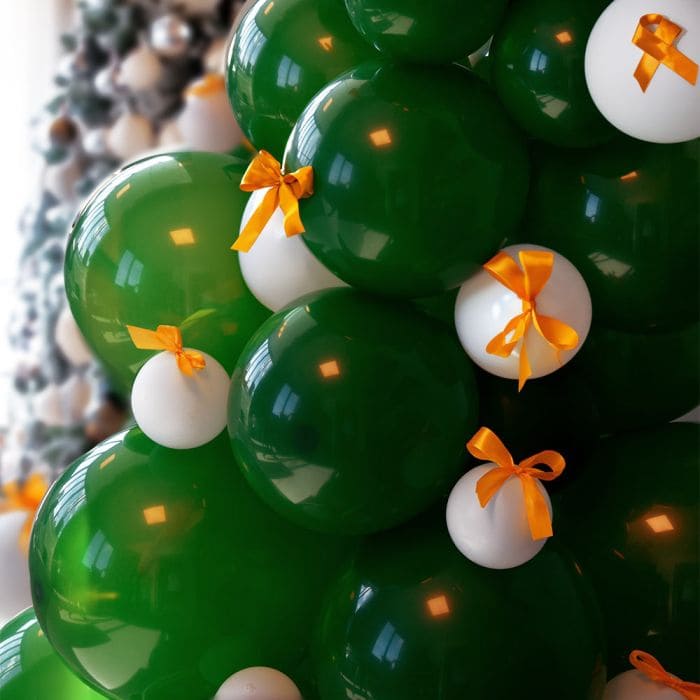 Balioninė eglutė​ – pripučiama Kalėdų eglutė iš balionų