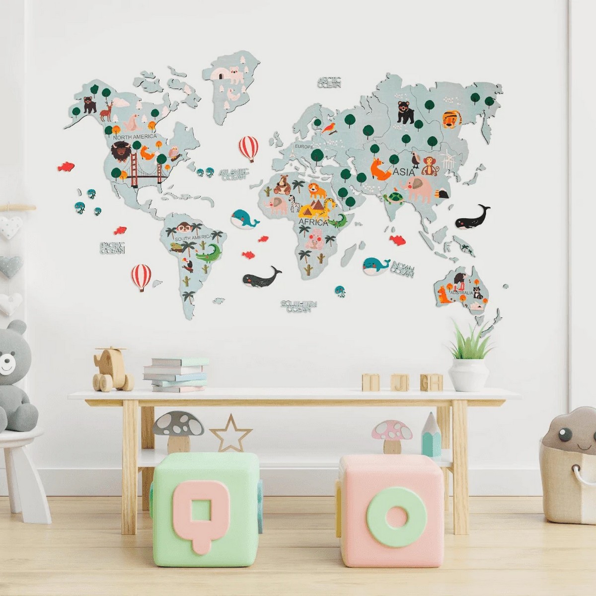 medinis vaikų žemėlapis ant sienos