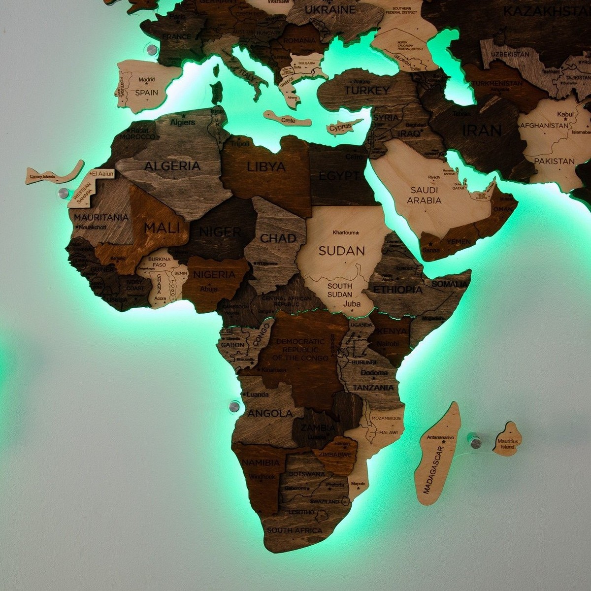 mediniai pasaulio žemėlapiai su LED apšvietimu